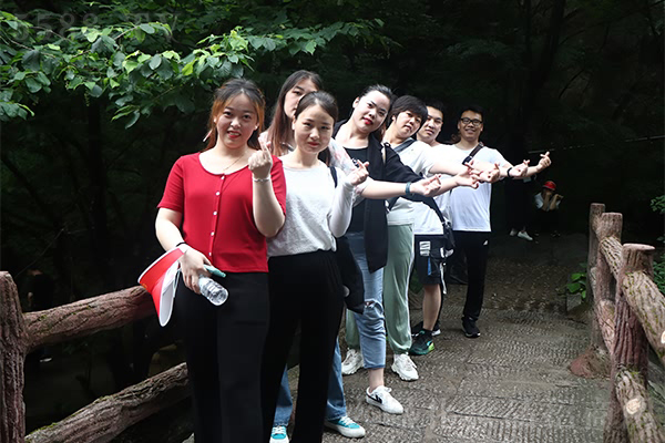 暢游老君山 學(xué)習(xí)國(guó)學(xué)精典 暢游老君山 學(xué)習(xí)國(guó)學(xué)精典