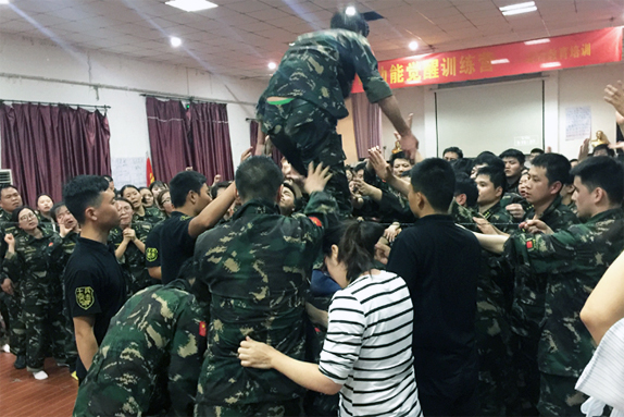 成功路上充滿荊棘，團(tuán)結(jié)一心，終讓我們所向披靡！