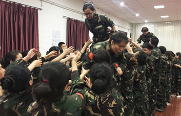 命運(yùn)全在拼擊，奮斗就是希望！火爆人，好樣的！