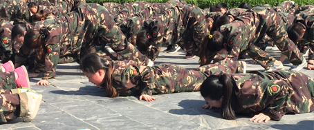 一人犯錯全體受罰，這就是團(tuán)隊精神！
