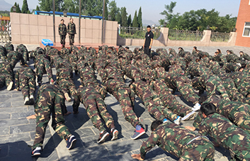 遵守承諾，穿上迷彩我們就是軍人！