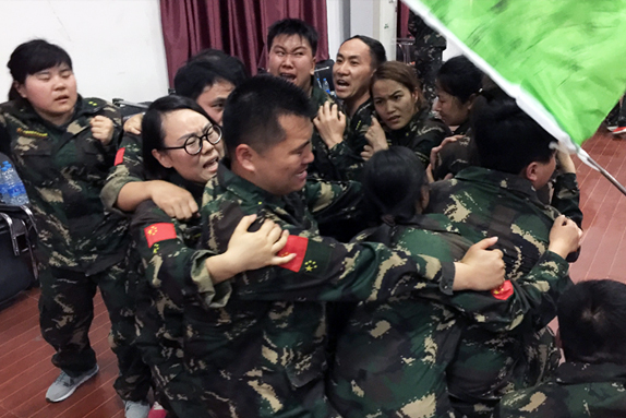 不輕言放棄，是對夢想的執(zhí)著；不輕易服輸，是對成功的渴望！