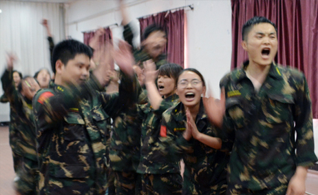 勇者無所畏懼，強(qiáng)者奮勇爭先！