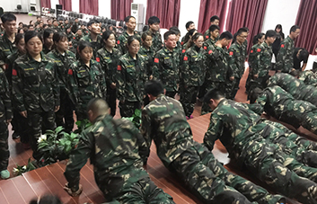 舉手表決，領(lǐng)袖魅力征服現(xiàn)象學(xué)員！